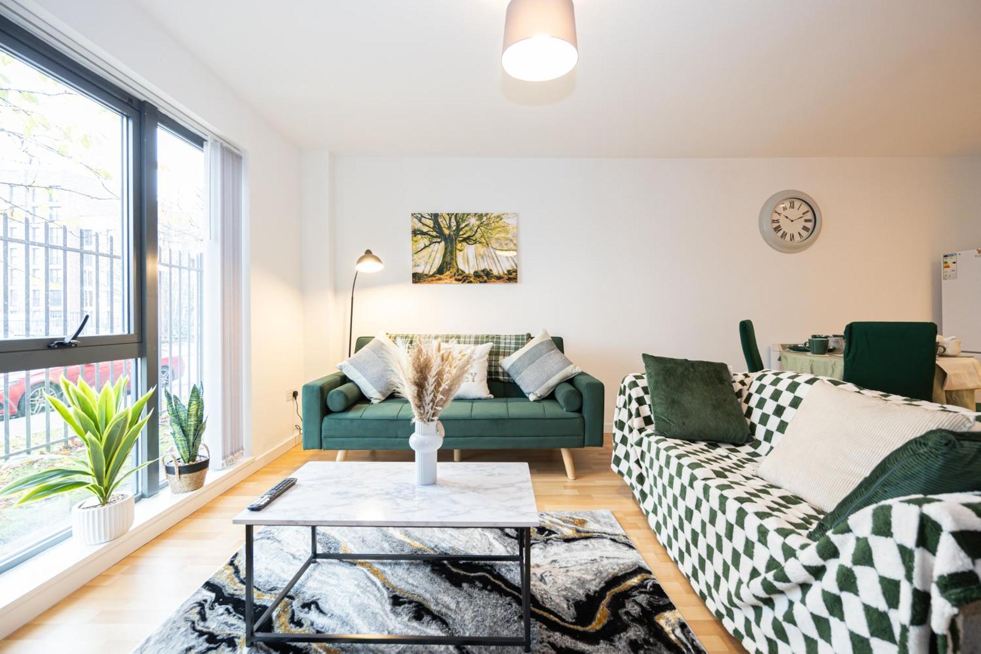 - Beautiful Serviced Apartment, Amazing Location, Close To Old Trafford, Centre, Media City, Etihad, Coop Live, Ao Arena, Salford Quays, Sleeps Up To 6, With Free Private Car Parking Manchester